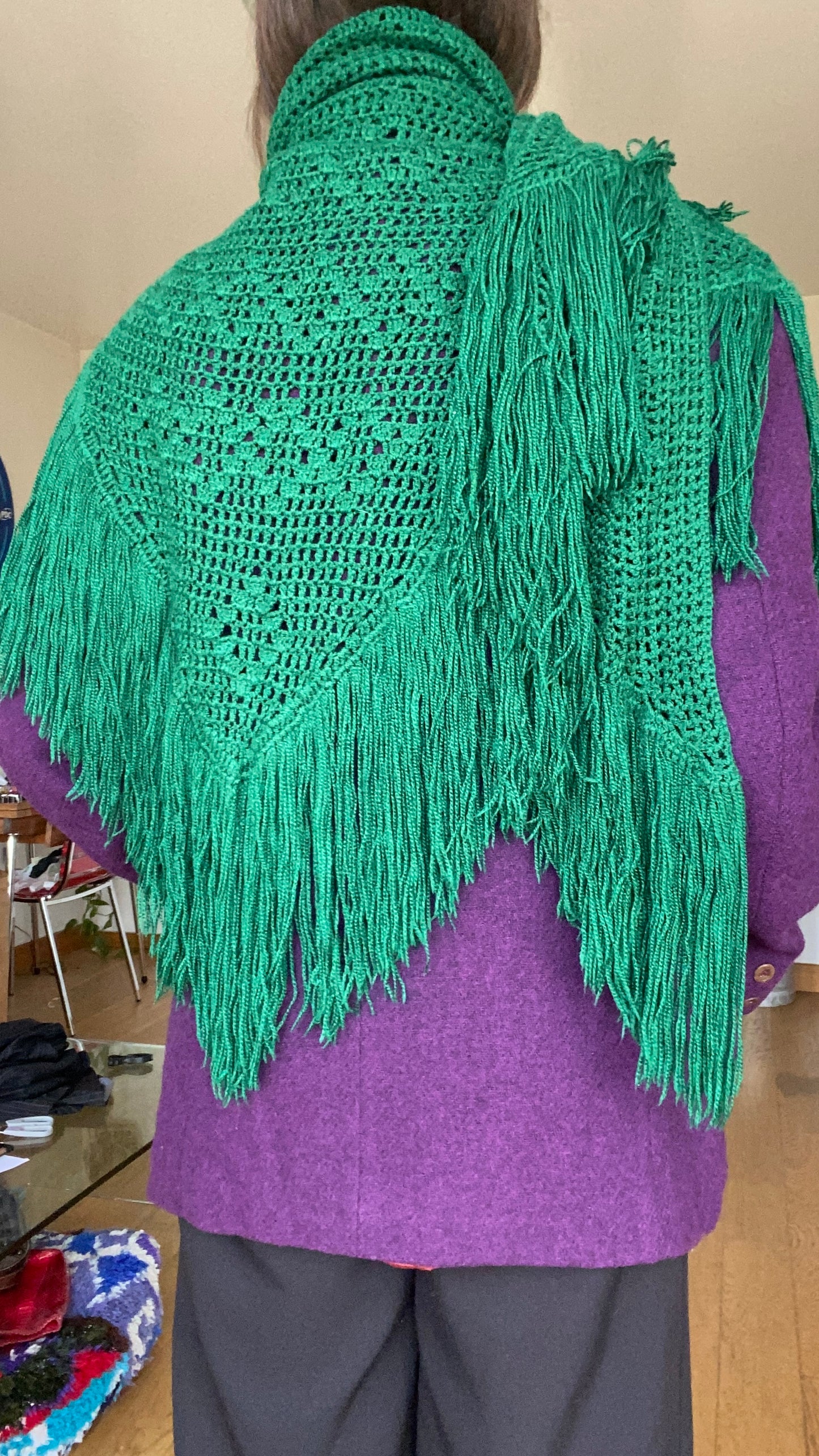 Grand châle en crochet vert sapin 1970
