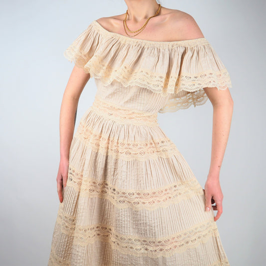 80's mexican lace dress (M)