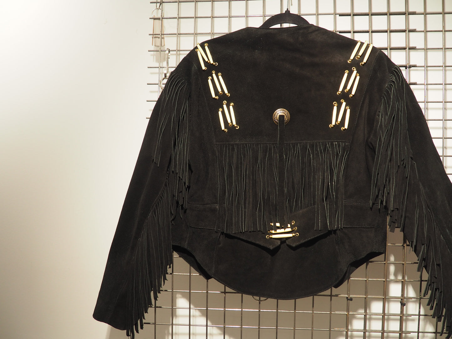 Veste courte en daim à franges 1990